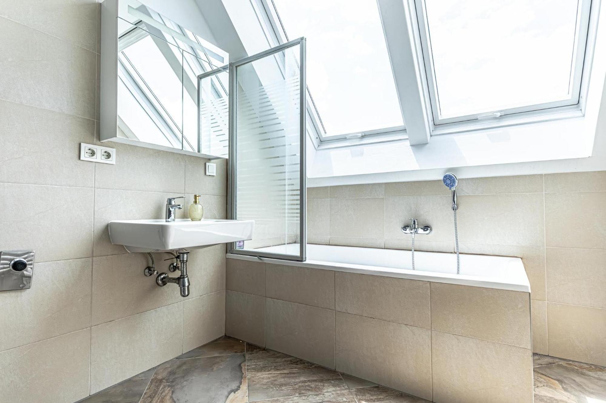 Luxury 3br And1 Lr In The Heart Of Appartement