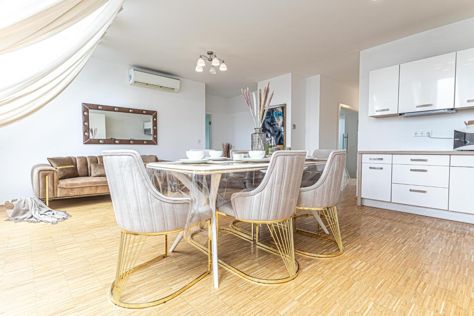Appartement Luxury 3br And1 Lr In The Heart Of