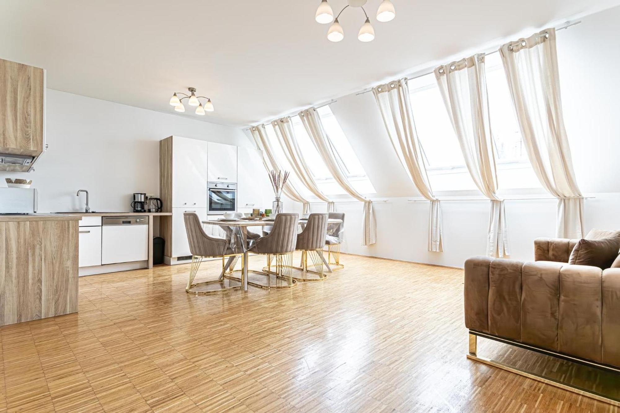 Luxury 3br And1 Lr In The Heart Of Appartement *