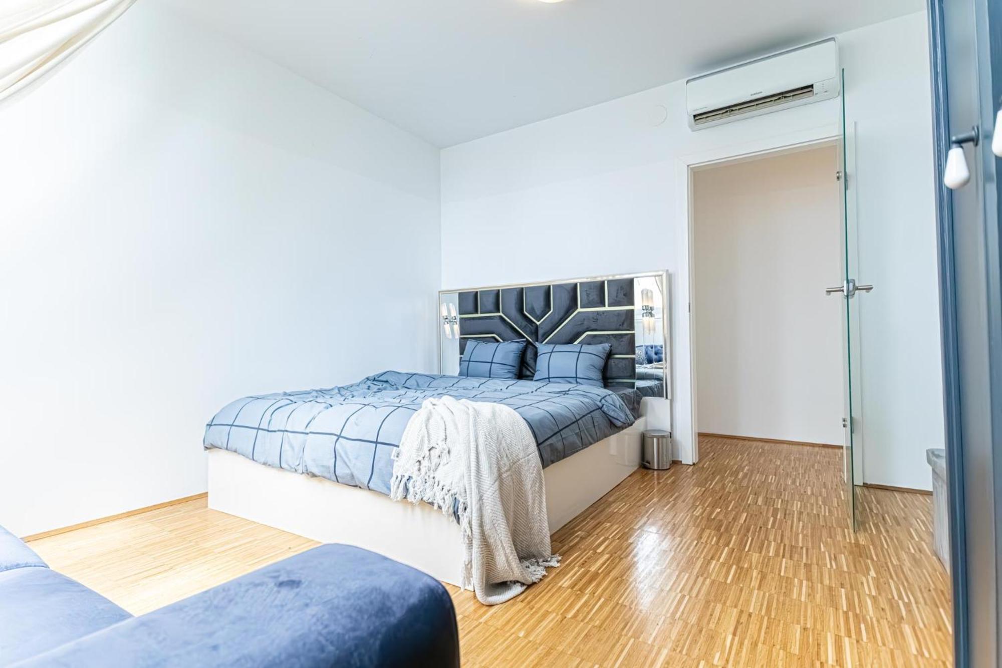 Luxury 3br And1 Lr In The Heart Of Appartement *