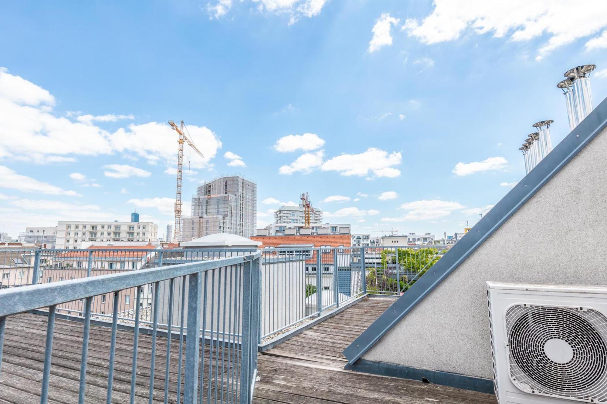 Luxury 3br And1 Lr In The Heart Of Appartement *