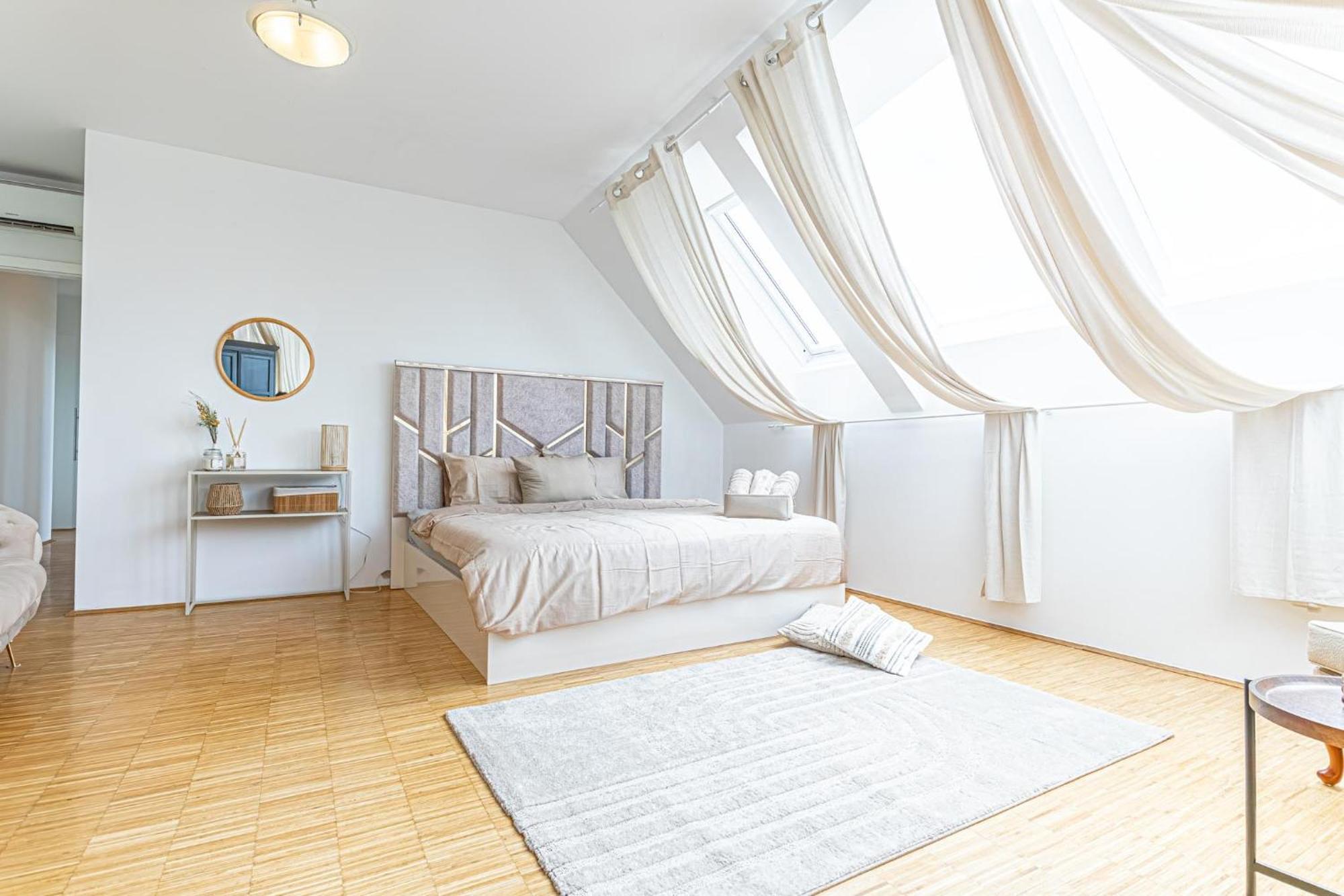 Luxury 3br And1 Lr In The Heart Of * Vienne